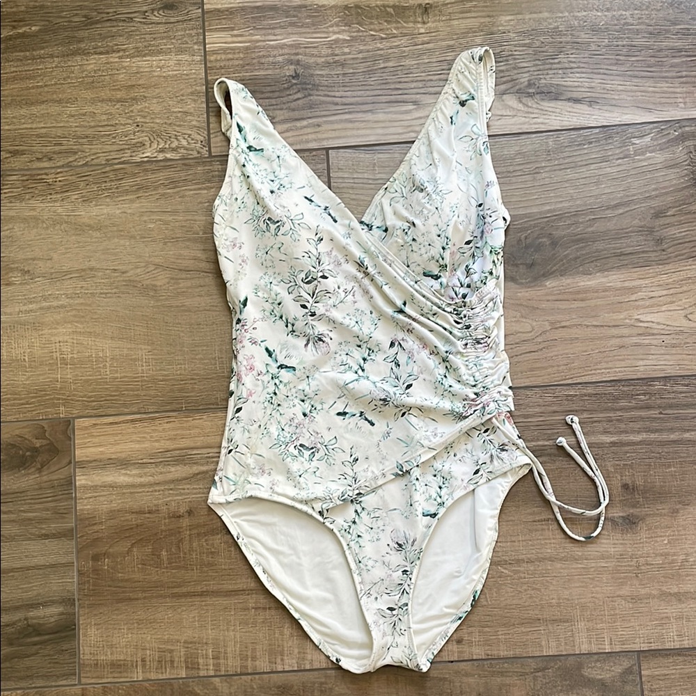 Nip Tuck One PIece Swimsuit Womens 8 Ivory w/Green Floral Print Surplice Bodice